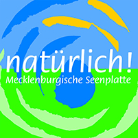 Logo „Natürlich! Mecklenburgische Seenplatte“.